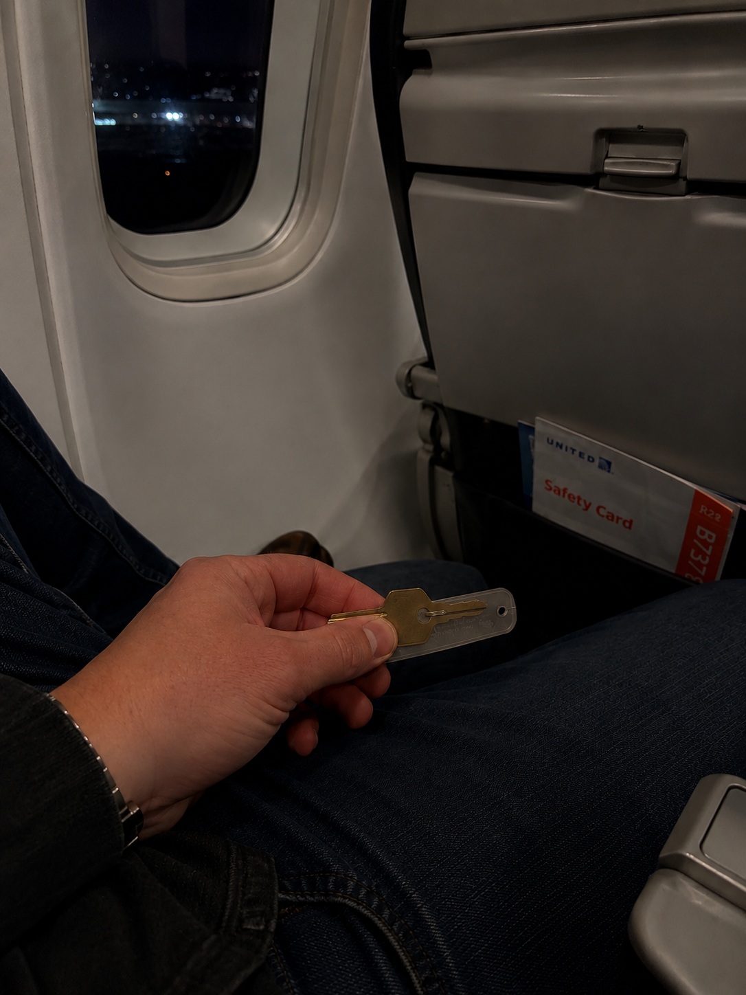 JS holding storage key on airplane